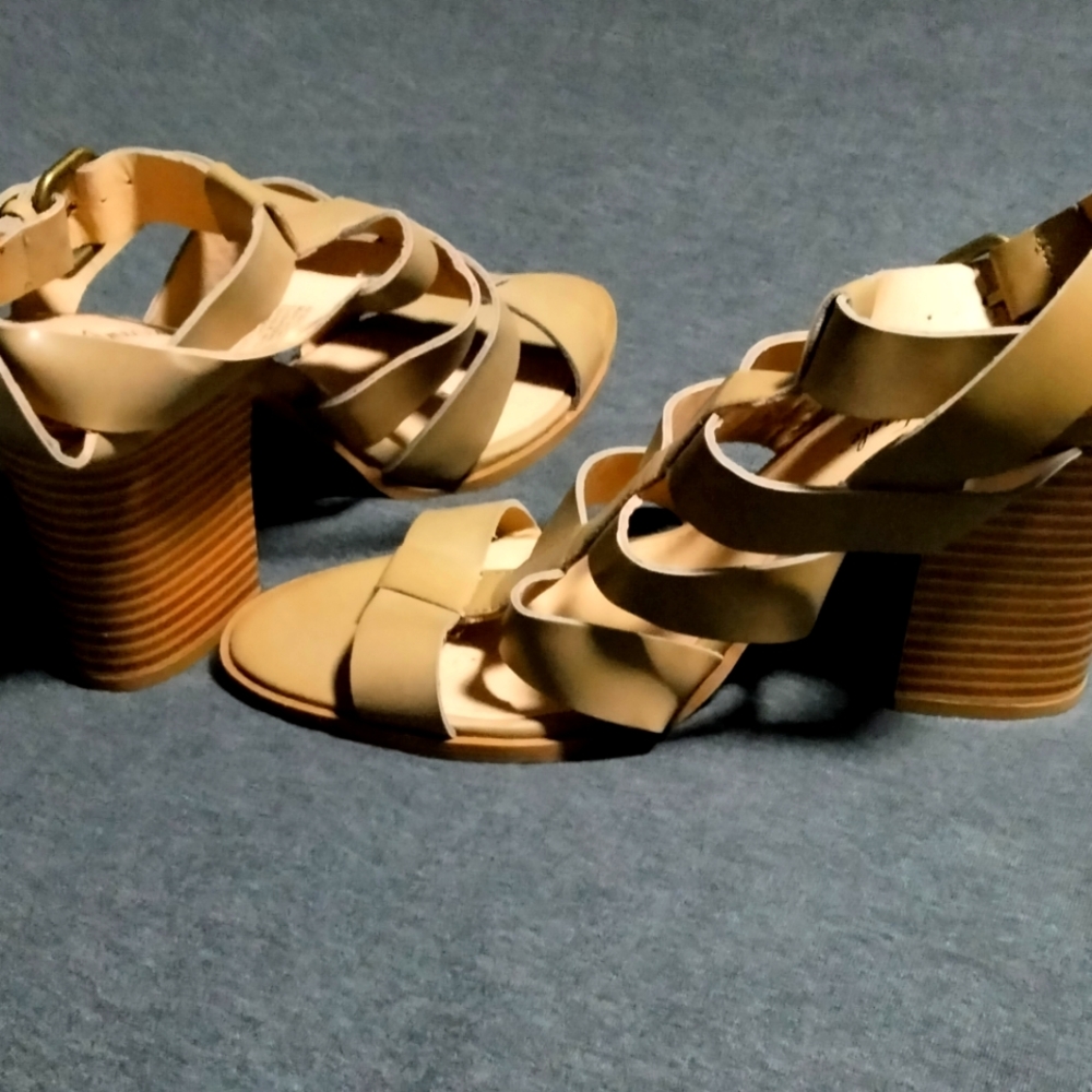American Eagle High heel Roman sandal 9.5 tan